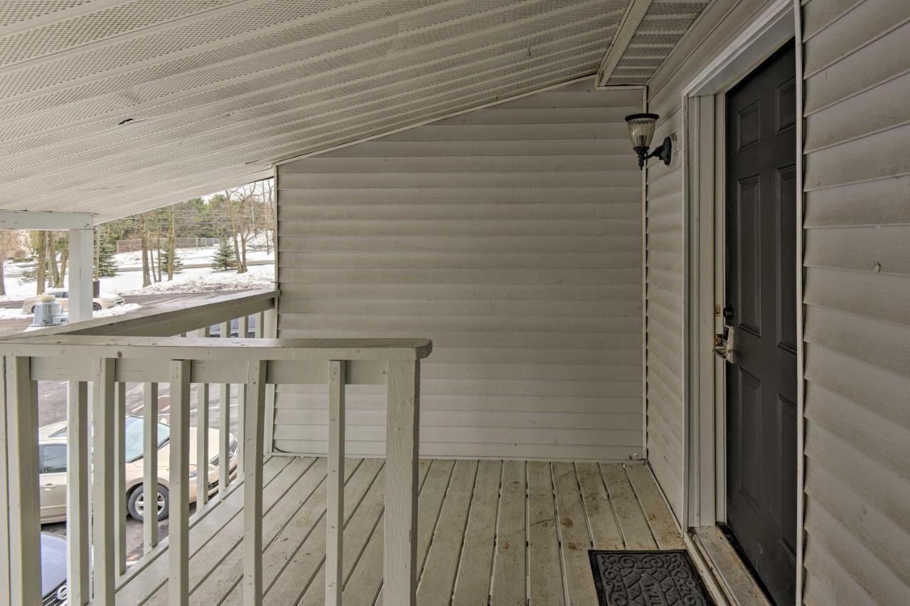 Mount Pocono Condo With Balcony, Near Mt Airy Casino Exteriör bild